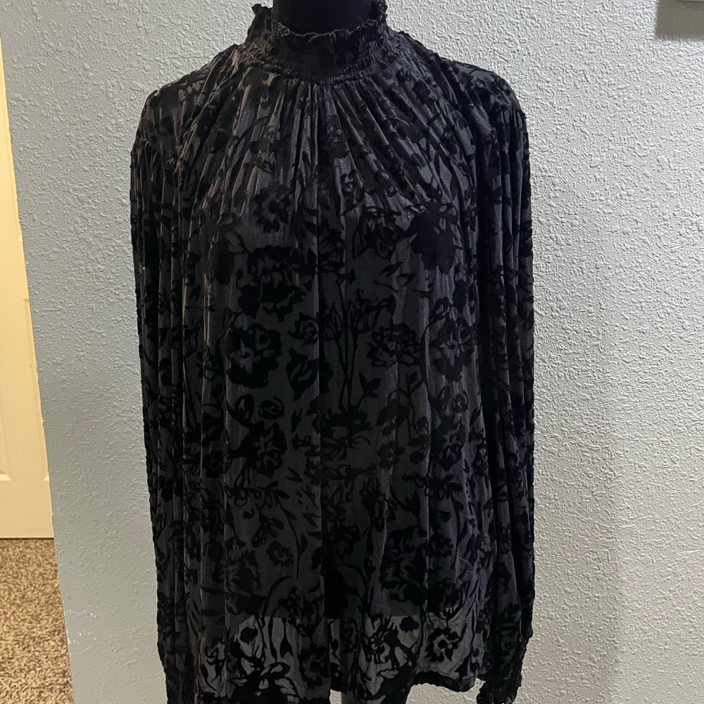 Knox Rose Black Pleated Relaxed Blouse